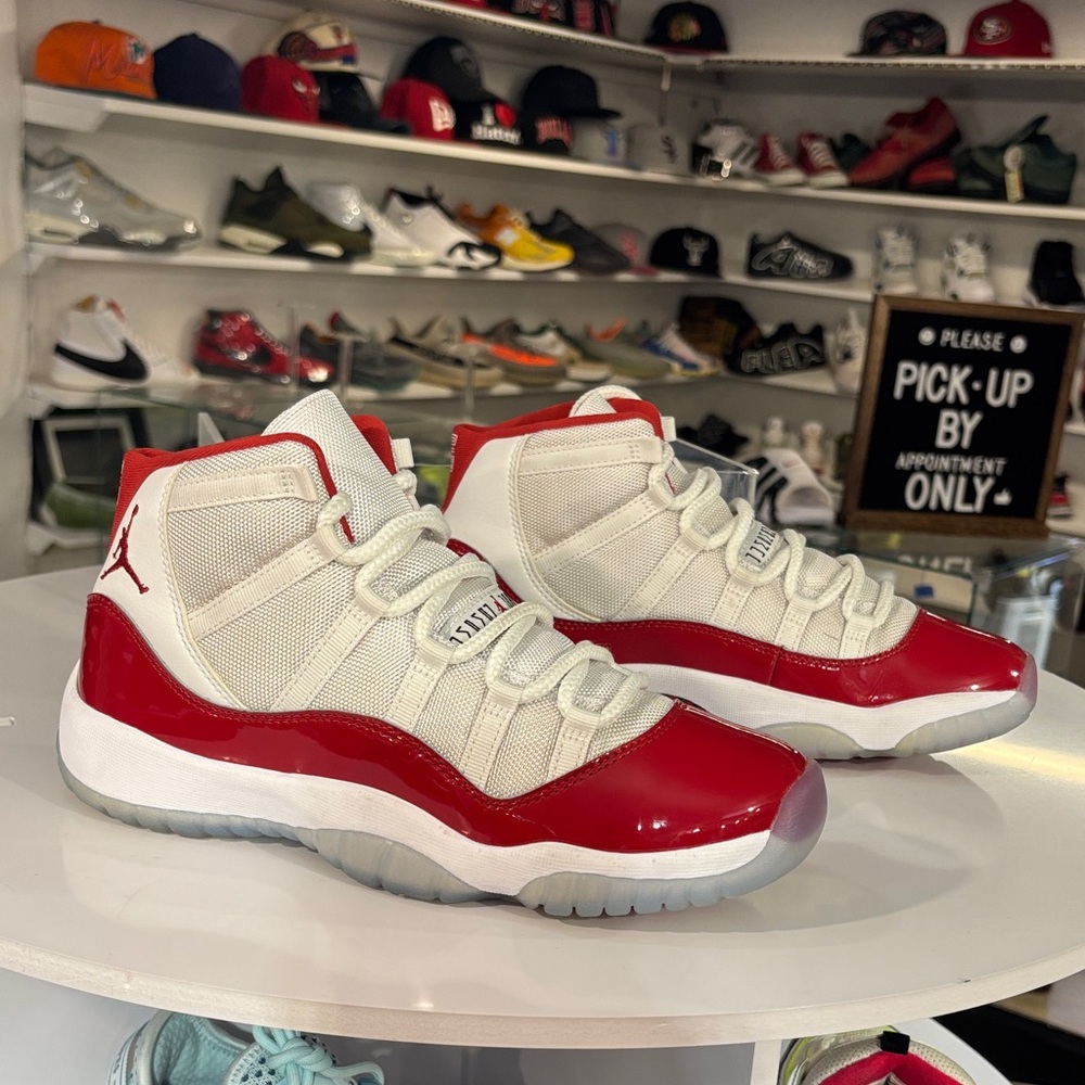 Jordan 11 retro “Cherry“ size 7